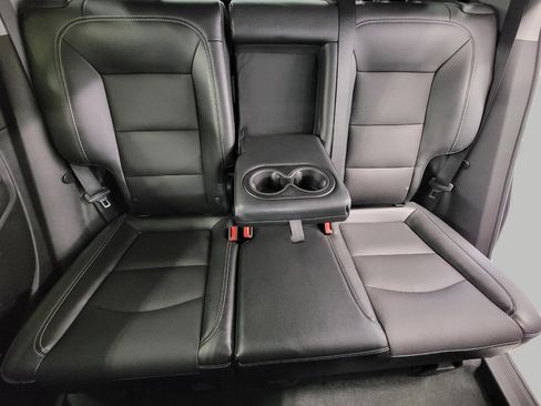 Used 2023 GMC Terrain SLT image 24