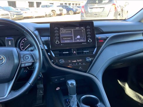 Used 2024 Toyota Camry SE image 6
