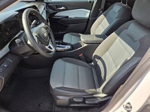 Used 2026 Chevrolet Trax LT w/ LT Convenience Package FWD image 10
