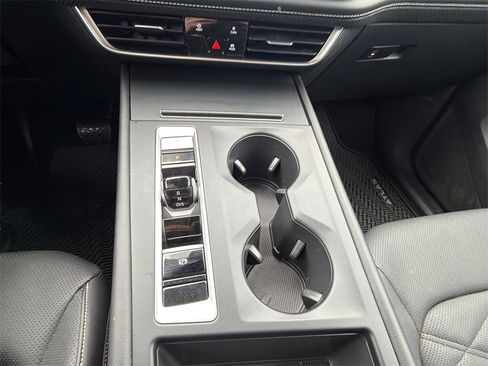 Used 2024 Volkswagen Atlas SE image 32