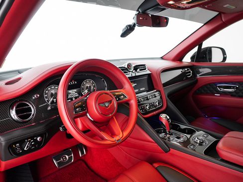 Used 2022 Bentley Bentayga AWD/4WD image 18