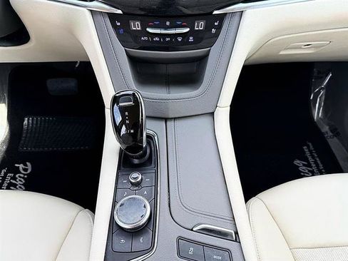Used 2022 Cadillac XT6 Premium Luxury w/ Technology Package FWD image 39