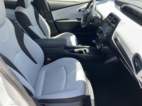 Used 2020 Toyota Prius LE image 24