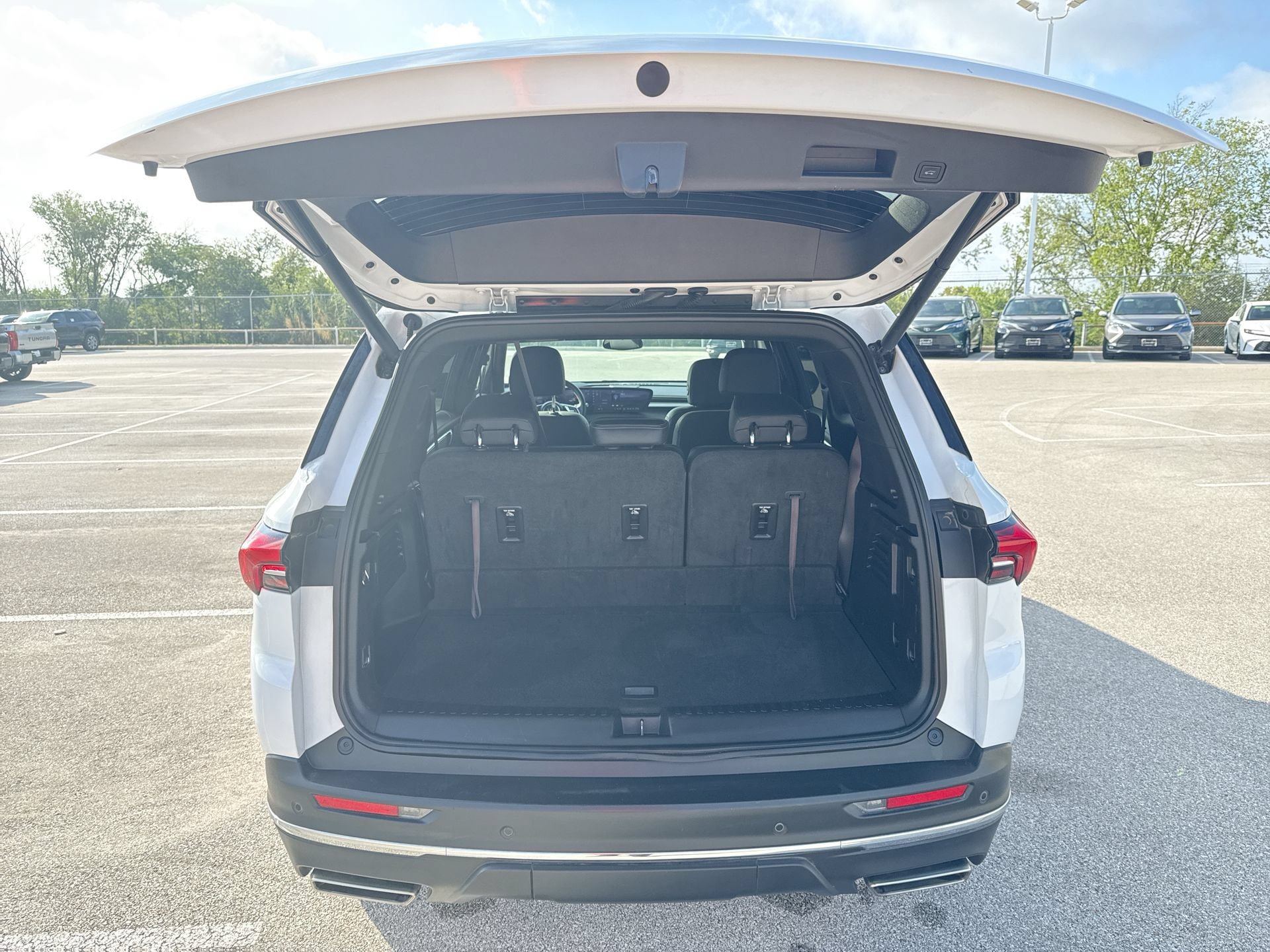 Used 2025 Buick Enclave Preferred FWD image 19