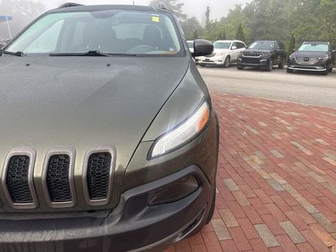 Used 2018 Jeep Cherokee Trailhawk w/ Quick Order Package 27L AWD/4WD image 23