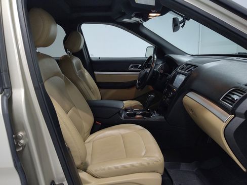 Used 2017 Ford Explorer XLT w/ Equipment Group 202A image 21