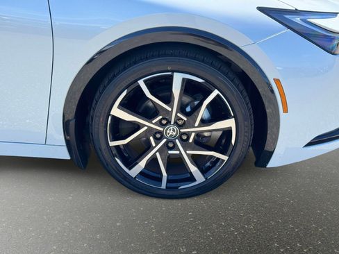 Used 2024 Toyota Prius Prime FWD image 8