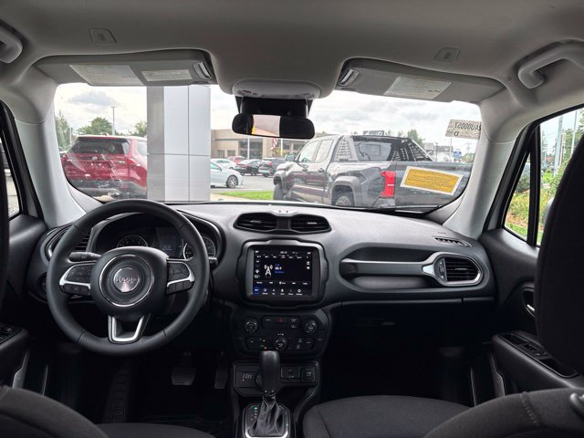 Used 2023 Jeep Renegade Latitude AWD/4WD image 22