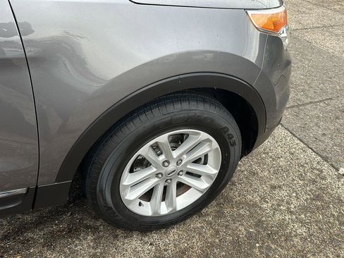 Used 2014 Ford Explorer XLT w/ Equipment Group 202A AWD/4WD image 19