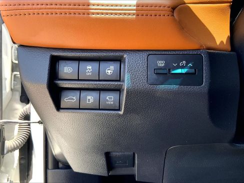 Used 2022 Toyota Avalon Limited w/ Advanced Safety Package FWD image 33