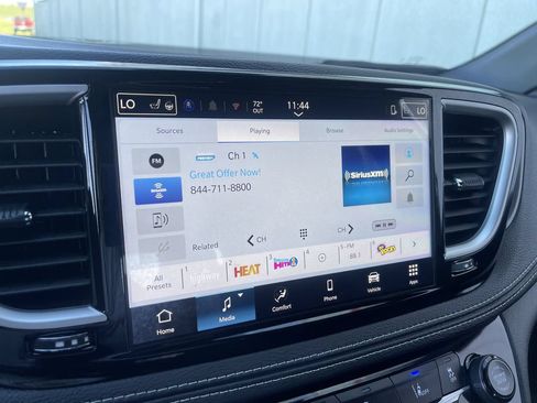 New 2026 Chrysler Pacifica Select FWD image 29