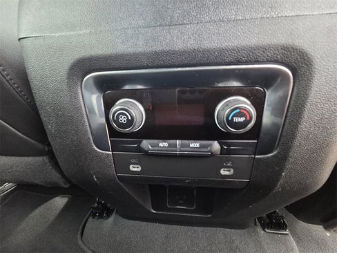 Used 2024 Chevrolet Suburban LT image 16