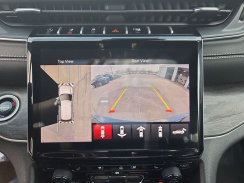 Used 2024 Jeep Grand Cherokee Limited w/ Luxury Tech Group II AWD/4WD image 25