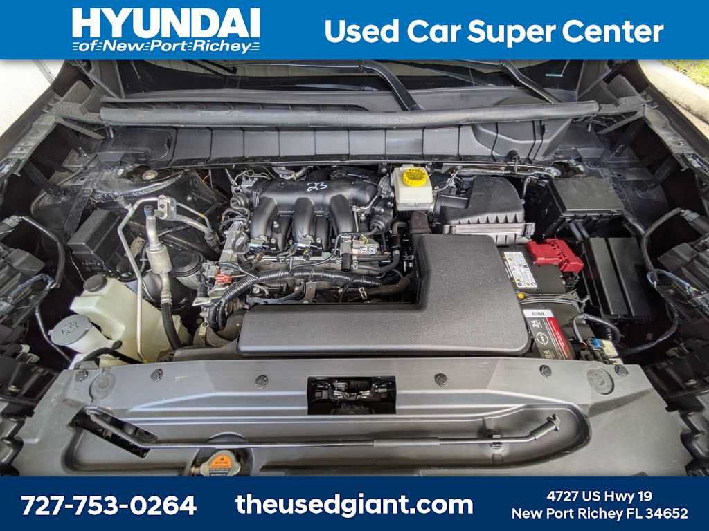 Used 2024 Nissan Pathfinder SV w/ Lighting Package (N92) FWD image 14