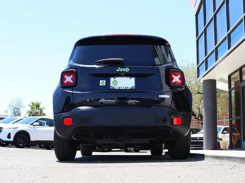 Used 2018 Jeep Renegade Latitude FWD image 13