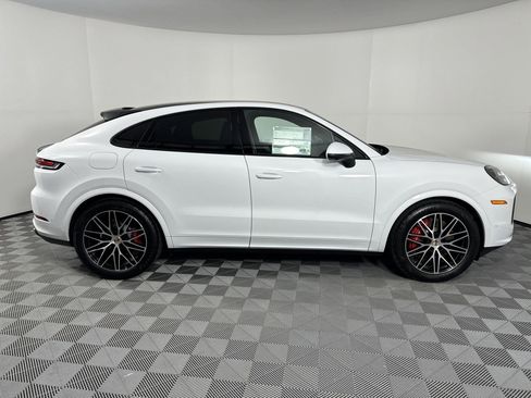 Certified 2025 Porsche Cayenne S image 8