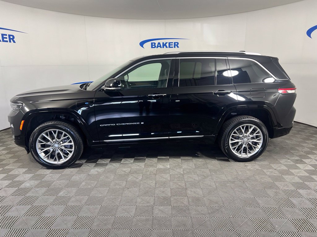 Used 2023 Jeep Grand Cherokee Summit w/ Luxury Tech Group V AWD/4WD image 2