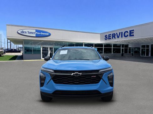 Used 2024 Chevrolet Trax RS w/ Driver Confidence Package FWD image 3