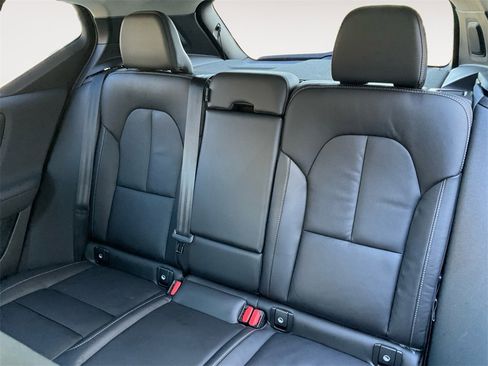 Certified 2023 Volvo XC40 B5 Ultimate w/ Protection Package Premier image 13