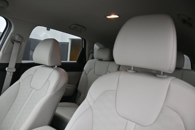 Used 2026 Kia Sorento S FWD image 3