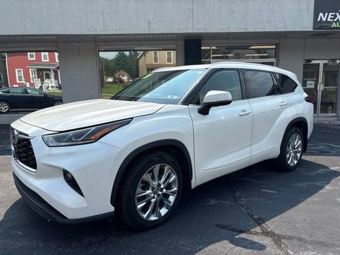 Used 2020 Toyota Highlander Limited w/ Protection Package #3 AWD/4WD image 8
