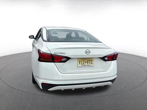 Used 2025 Nissan Altima 2.5 SV FWD image 15