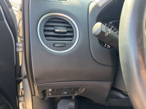 Used 2019 Nissan Pathfinder SV FWD image 29