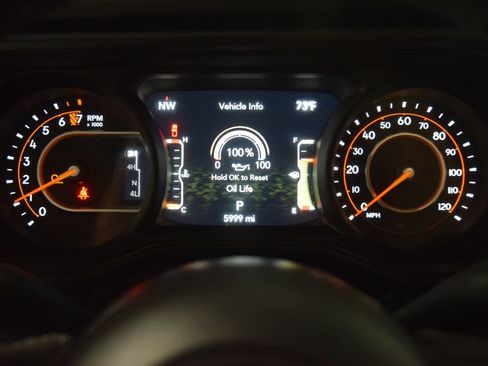 Used 2025 Jeep Gladiator Rubicon AWD/4WD image 47