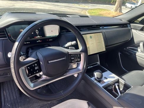 Certified 2025 Land Rover Range Rover Long Wheelbase SE image 6