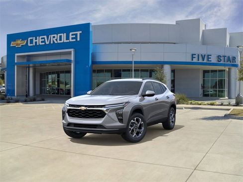 New 2026 Chevrolet Trax LT w/ Driver Confidence Package image 8