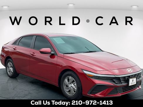 Certified 2025 Hyundai Elantra SE FWD image 1
