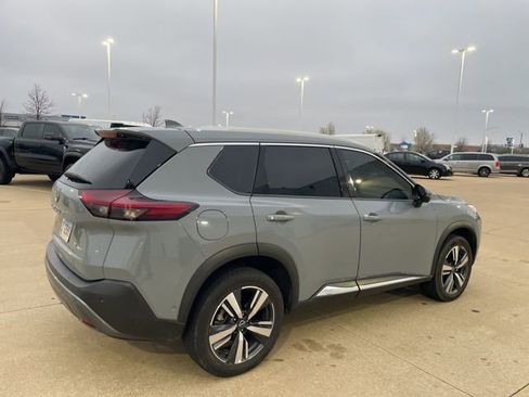 Used 2023 Nissan Rogue SL w/ SL Premium Package image 3