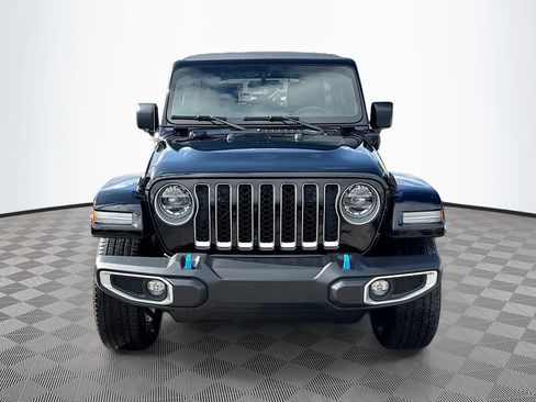 Used 2022 Jeep Wrangler Unlimited Sahara w/ Cold Weather Group image 2