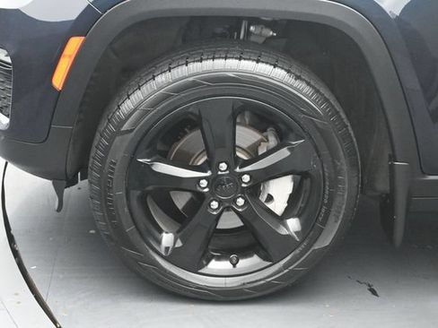 Used 2023 Jeep Grand Cherokee Limited w/ Black Appearance Package AWD/4WD image 35