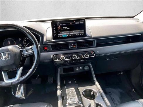 Used 2025 Honda Pilot EX-L image 8