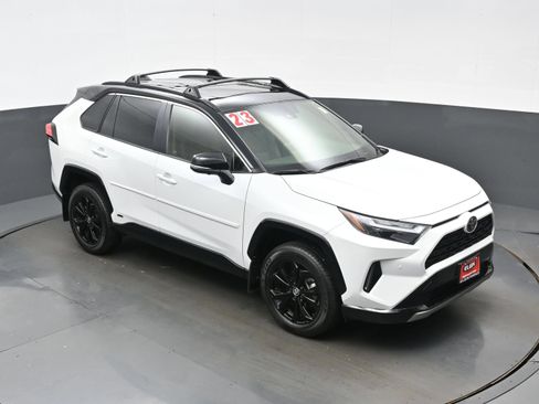 Used 2025 Toyota RAV4 XSE w/ Advanced Technology Package AWD/4WD image 35