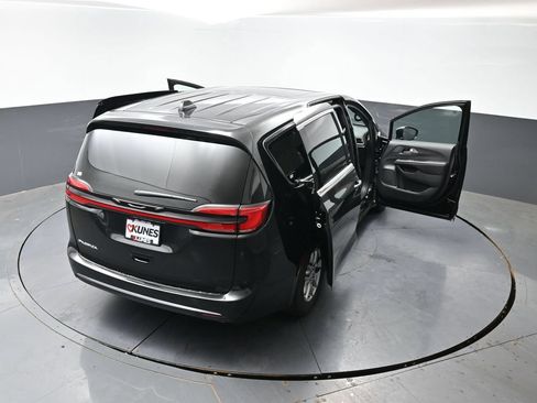 New 2027 Chrysler Pacifica Select FWD image 49