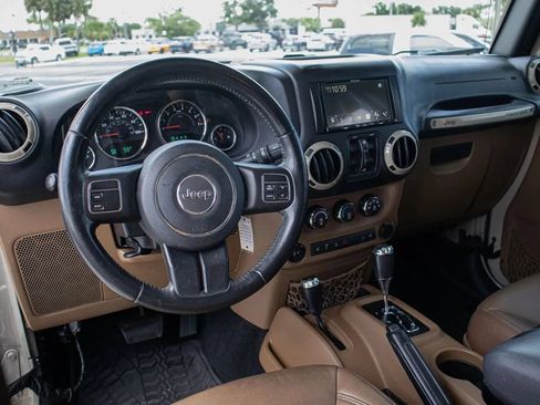 Used 2017 Jeep Wrangler Unlimited Sahara AWD/4WD image 28