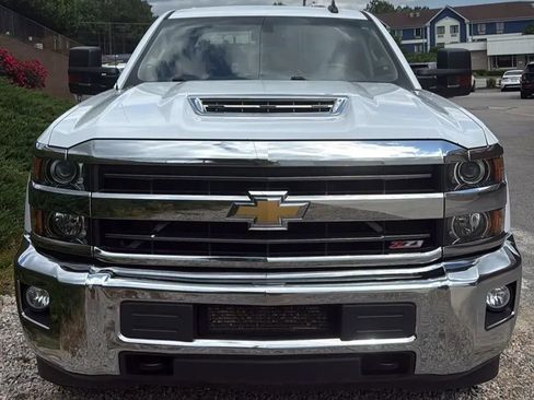 Used 2019 Chevrolet Silverado 2500 LT AWD/4WD image 4