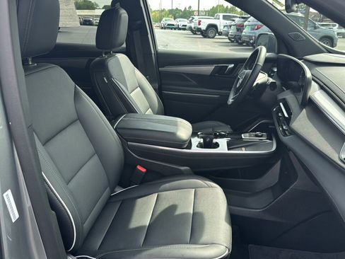 Used 2025 Buick Enclave Preferred image 11