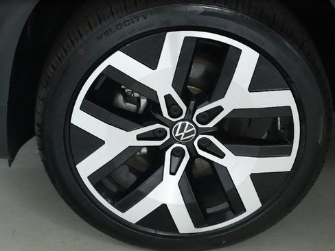 Certified 2023 Volkswagen Taos SEL AWD/4WD image 40