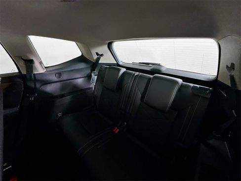 Used 2025 Volkswagen Atlas SE w/ Panoramic Sunroof Package image 4