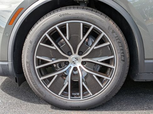 Certified 2025 Porsche Macan Electric RWD image 38