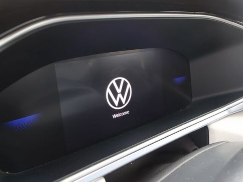 Used 2025 Volkswagen Taos SE AWD/4WD image 7
