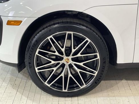 Certified 2026 Porsche Macan AWD/4WD image 11