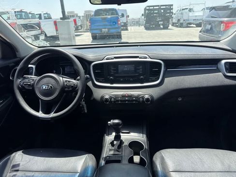 Used 2016 Kia Sorento FWD image 11