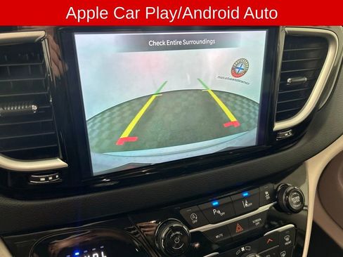 Used 2024 Chrysler Pacifica Touring-L FWD image 6