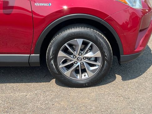 Used 2018 Toyota RAV4 LE AWD/4WD image 12