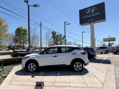 Used 2023 Nissan Kicks S image 3