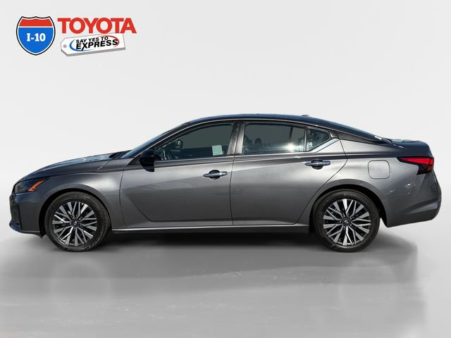 Used 2025 Nissan Altima 2.5 SV FWD image 2